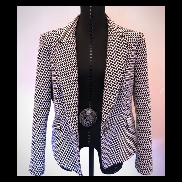 Zara Jackets & Blazers - Stylish Zara Basic Black and White Jacket